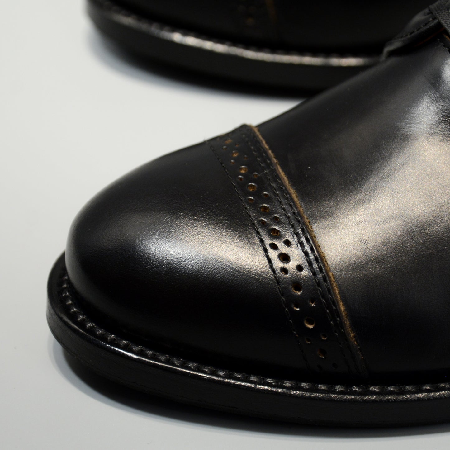 #15077 PUNCHED CAP DERBY BLACK